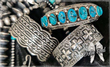 Load image into Gallery viewer, Pop of Turquoise