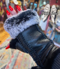 Load image into Gallery viewer, Handsfree Shearling &amp; Rabbit Texting Gloves