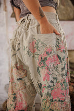 Load image into Gallery viewer, PANTS 957-PETAL-OS
Vincent Dani Blues Denims