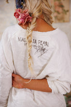 Load image into Gallery viewer, TOP 2439 | Star Star Star Richi Sweatshirt | Color: True