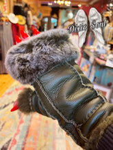 Load image into Gallery viewer, Handsfree Shearling &amp; Rabbit Texting Gloves