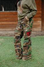 Load image into Gallery viewer, HEAVENLY ROSE CAMO PANT