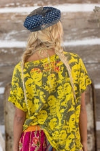 Load image into Gallery viewer, Mural Frida Tee TOP 2068-ELSUN-OS