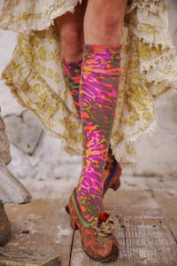 SOCKS 183-HRBND-OS

Neon Leopard OTK Socks